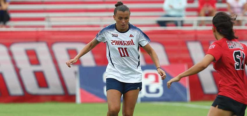 Juliana Lopes playing soccer. data-lightbox='featured'